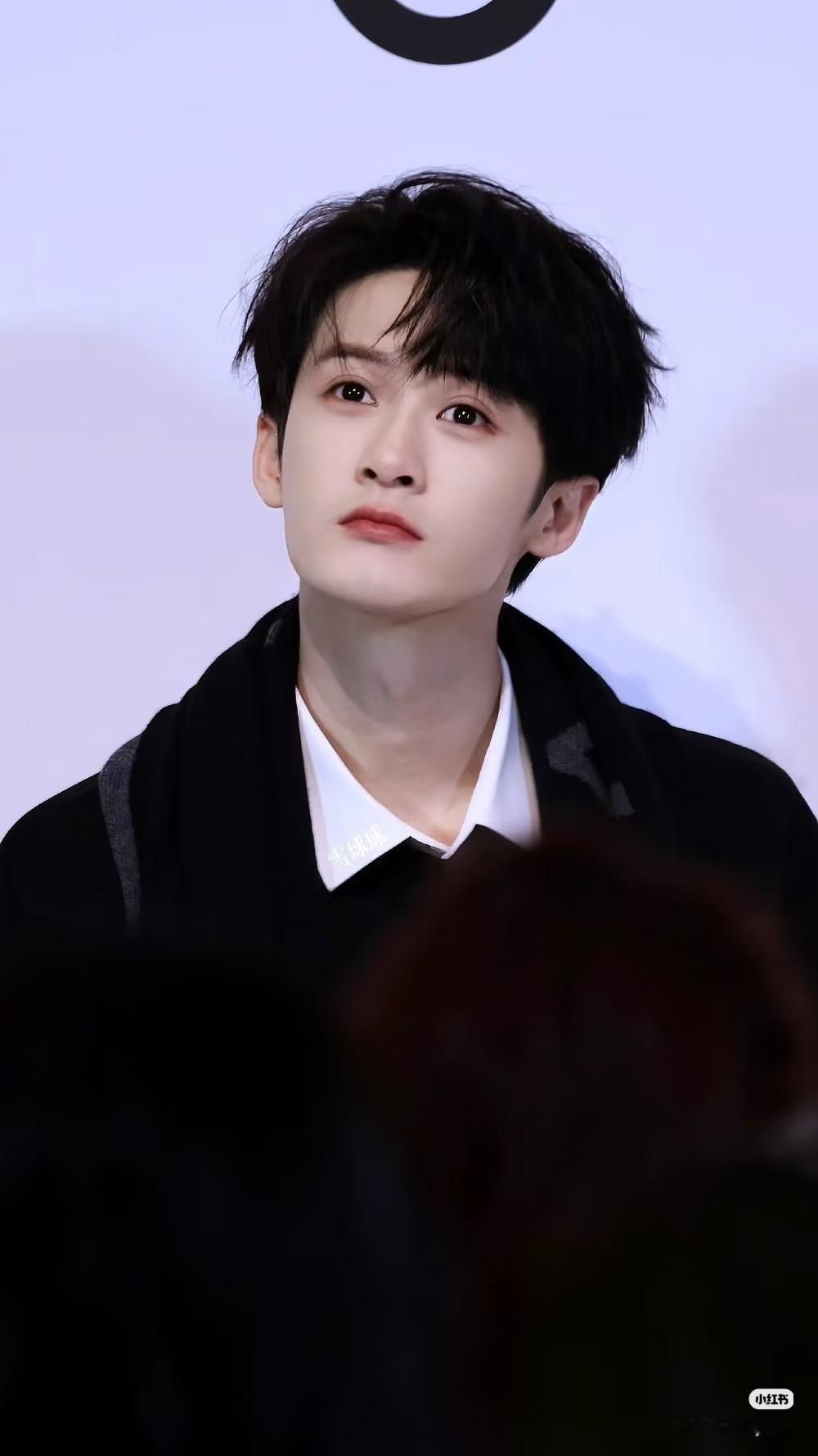 微博热搜 top10 大哥占了 9 条，活久见了！ 小炭火们没有机会体会虐粉的感