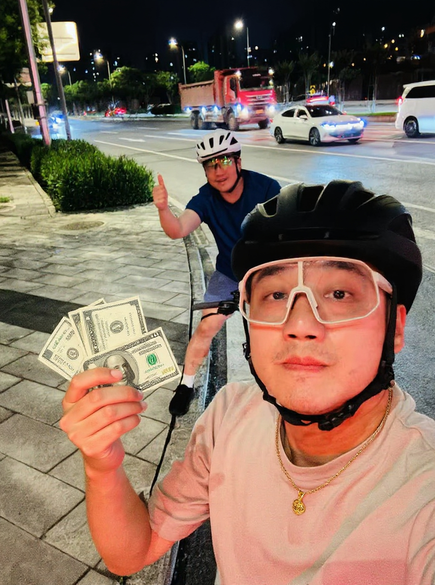 当你有个喜欢玩AI的骑车搭子不是图上这位 ​​​