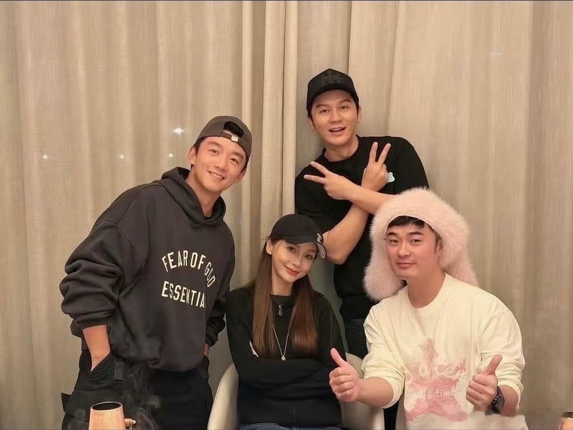 ins奔跑吧发了baby李晨郑恺陈赫的合照！angelababy｜李晨｜郑恺｜陈