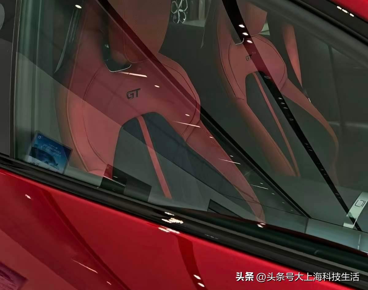 纽北“出生”的YU7 GT天生就是好底子，有了这个才敢跑山跑海伟大旅行：

打分