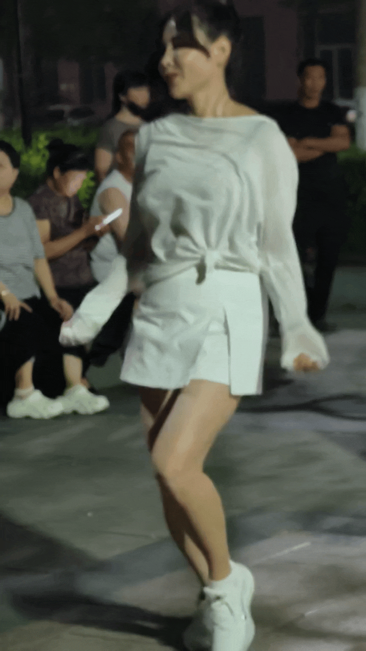 跳广场舞真的可以帮很多中年女人找回自信！