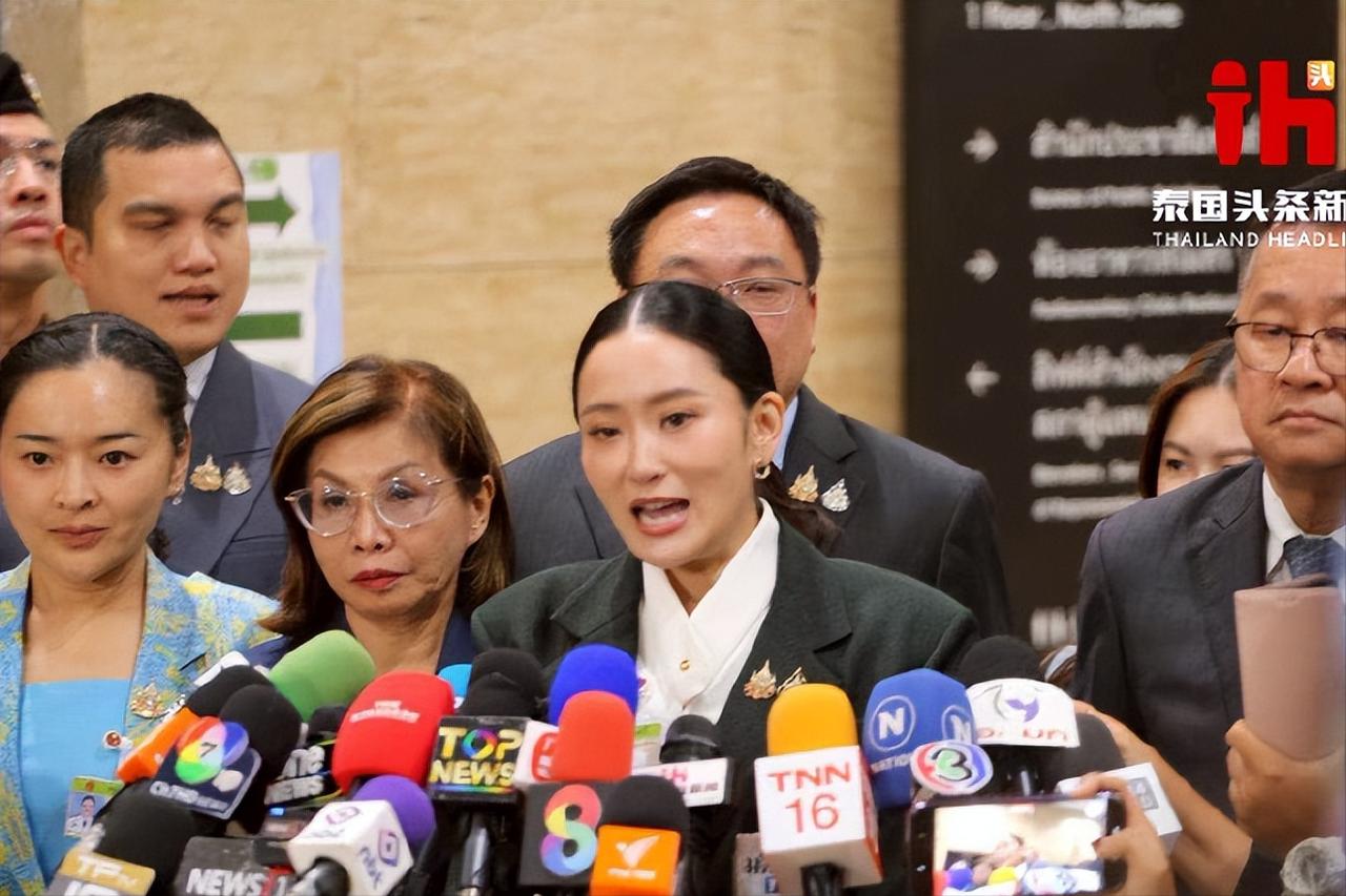 她，绝不辞职！

据泰国头条新闻消息，8月4日，佩通坦向法院提交了声明，表示不会