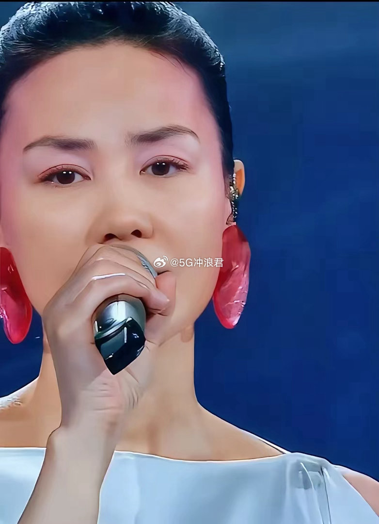 王菲窦靖童双提名两代音乐人同台入围浪潮音乐大赏，不局限单一曲风，都在坚持自己热爱