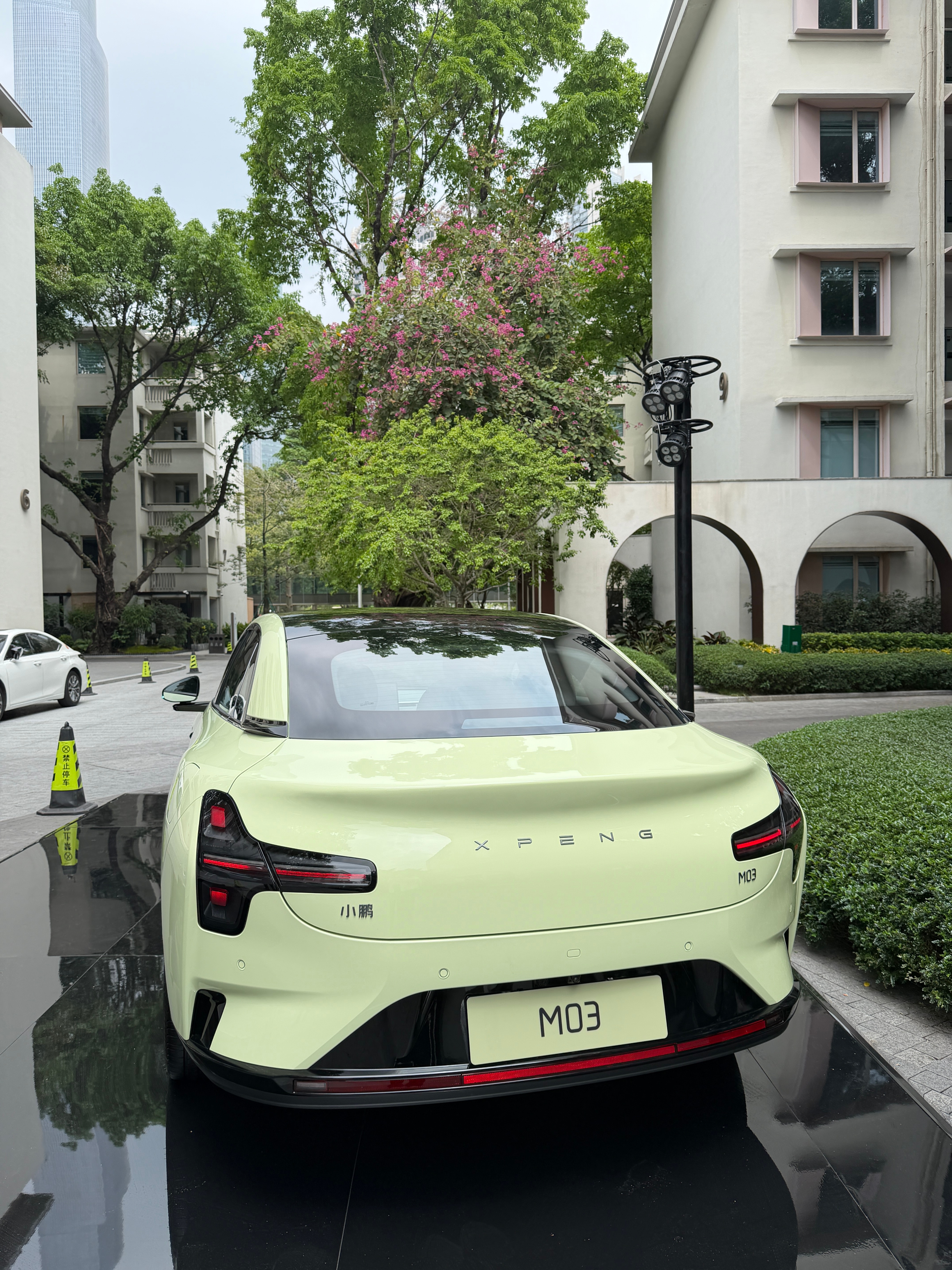 哎嘿！！试驾小鹏终于是见到一鸣哥了本人更帅啊～ 