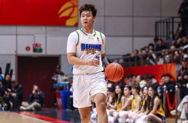 北汽男篮艰难击败同曦男篮  防守下降是不争事实
30日，北汽男篮在客场以90比8