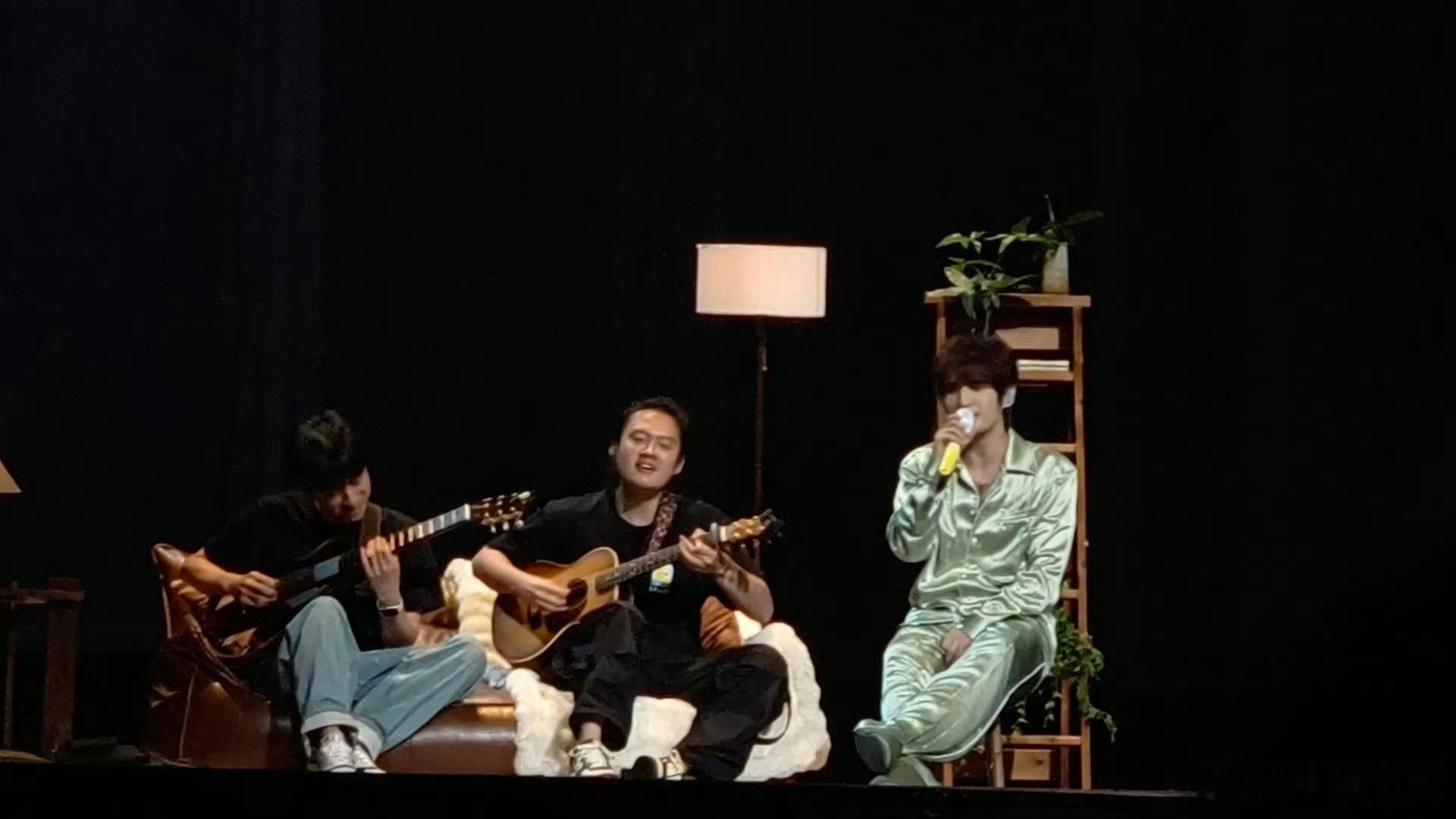 张远谁家的演唱会是这视角张远演唱会男友视角张远演唱会隐藏浪漫视角，男友向近距离拍