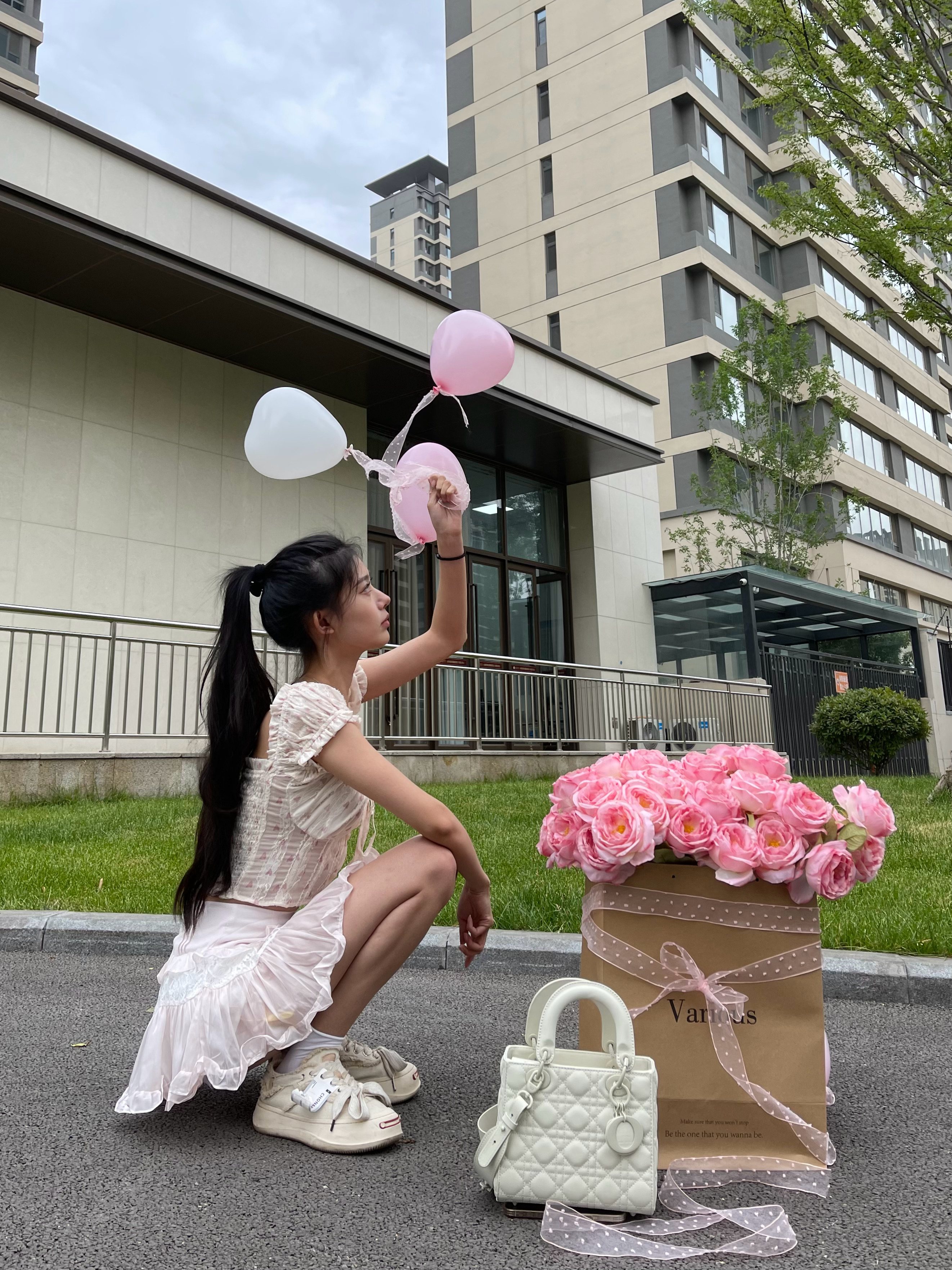 站在左边会不会离你的心更近一点  ​​​