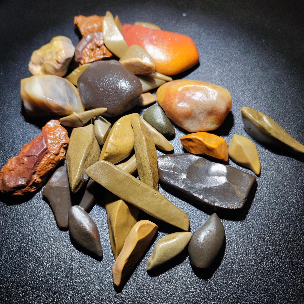 晒图笔记大赛最近做了一期原石福利🧧一袋装🈶金丝玉彩玉，老坑泥石，树叶泥石总重