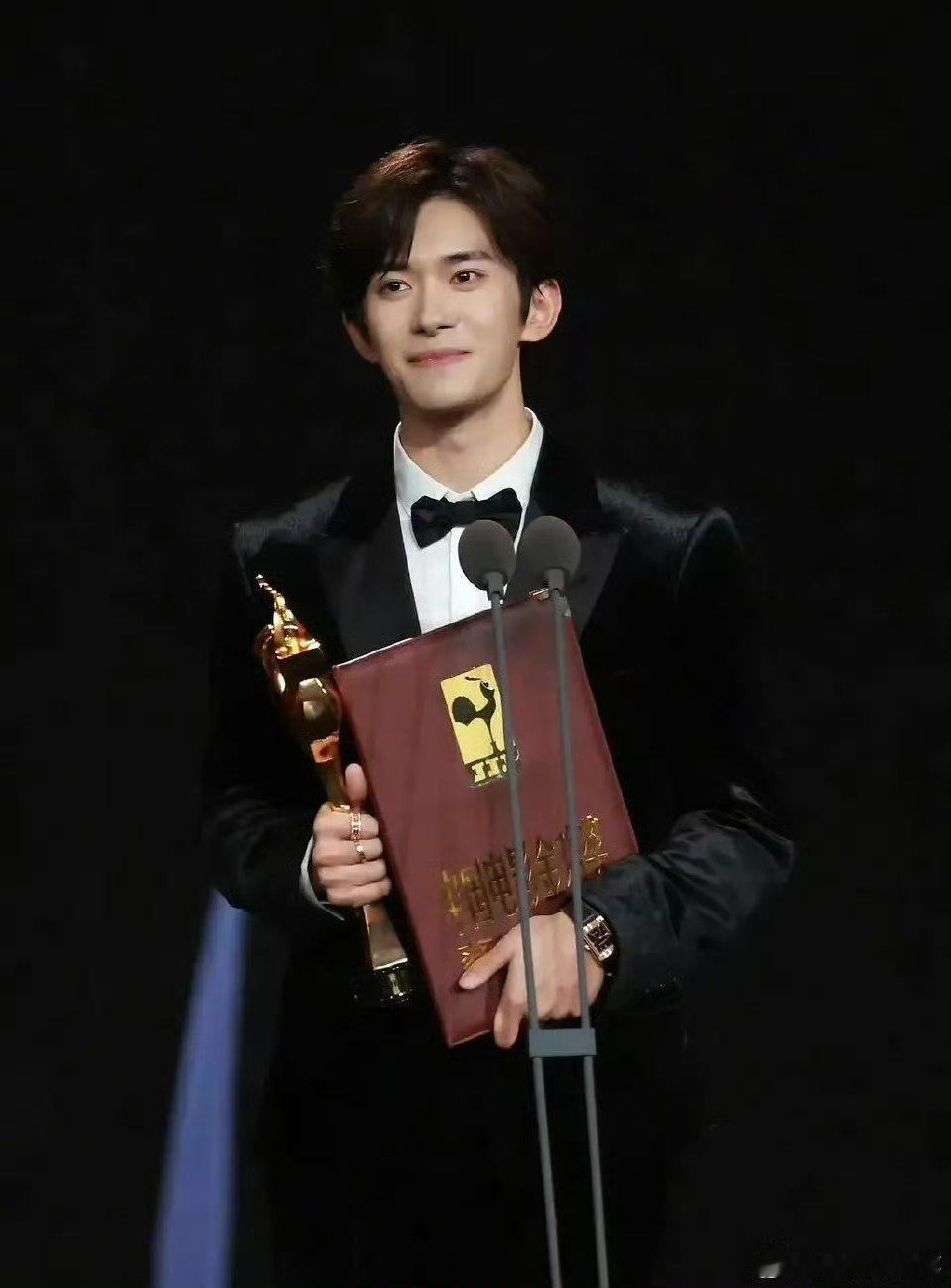 在《少年的你》中 隔着屏幕都被治愈！这样的美好瞬间太戳人心窝，千玺的每个角色都充