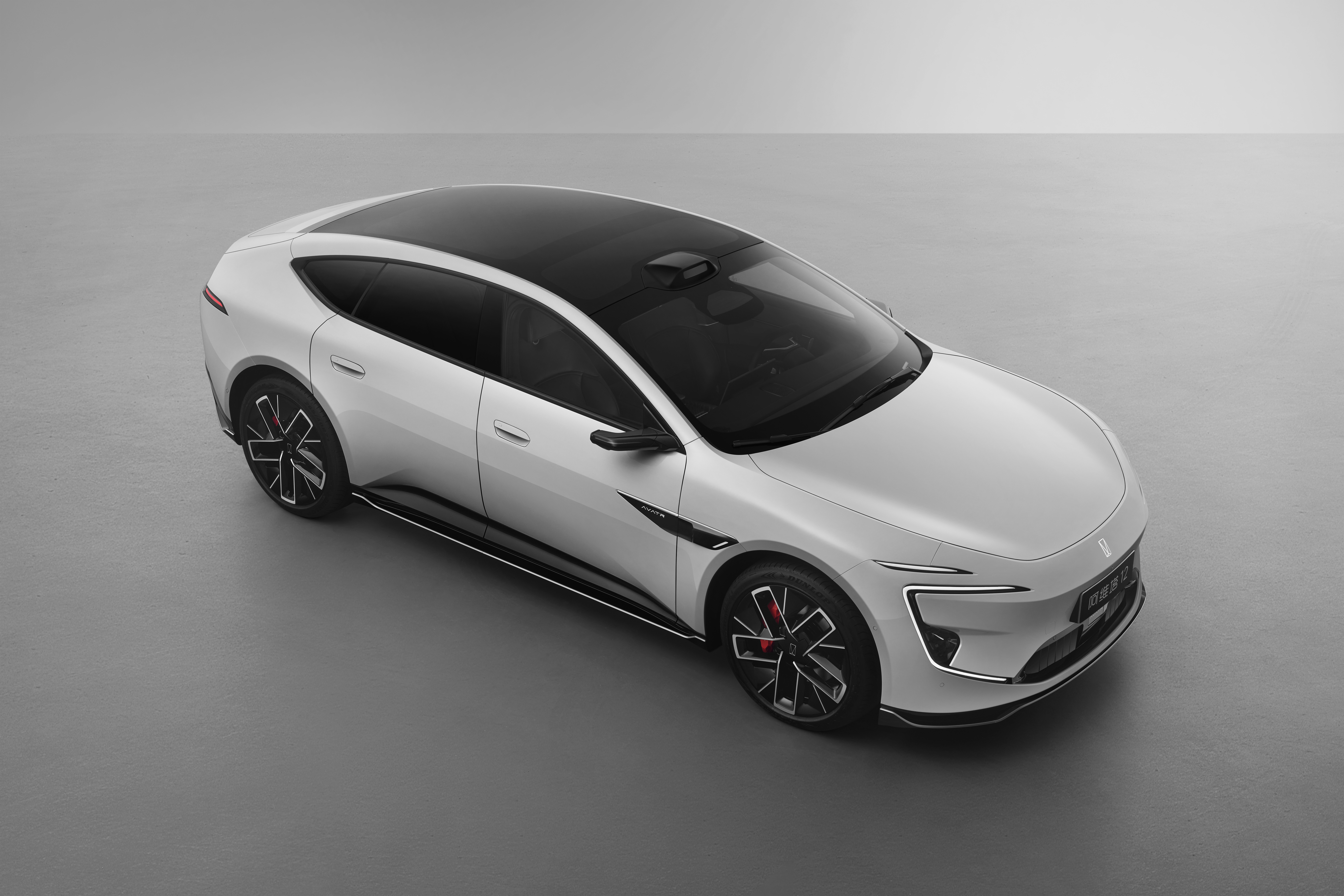 3月4日，阿维塔官宣新款阿维塔12将于3月20日开启预售，作为华为乾崑战略合作2