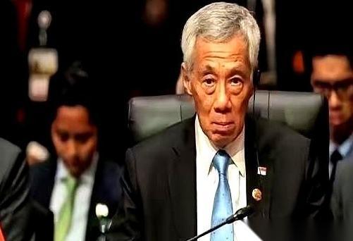 新加坡估计怎么也想不通。
舒舒服服躺在马六甲海峡上收了几十年“过路费”，以为自己