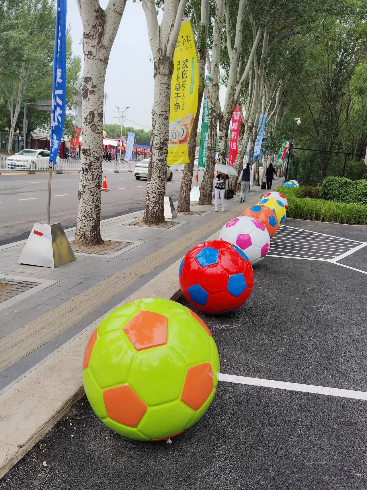 哨响时光花园一观
   沈阳新建口袋花园，位于铁西区铁西体育馆和文化馆东侧，南邻