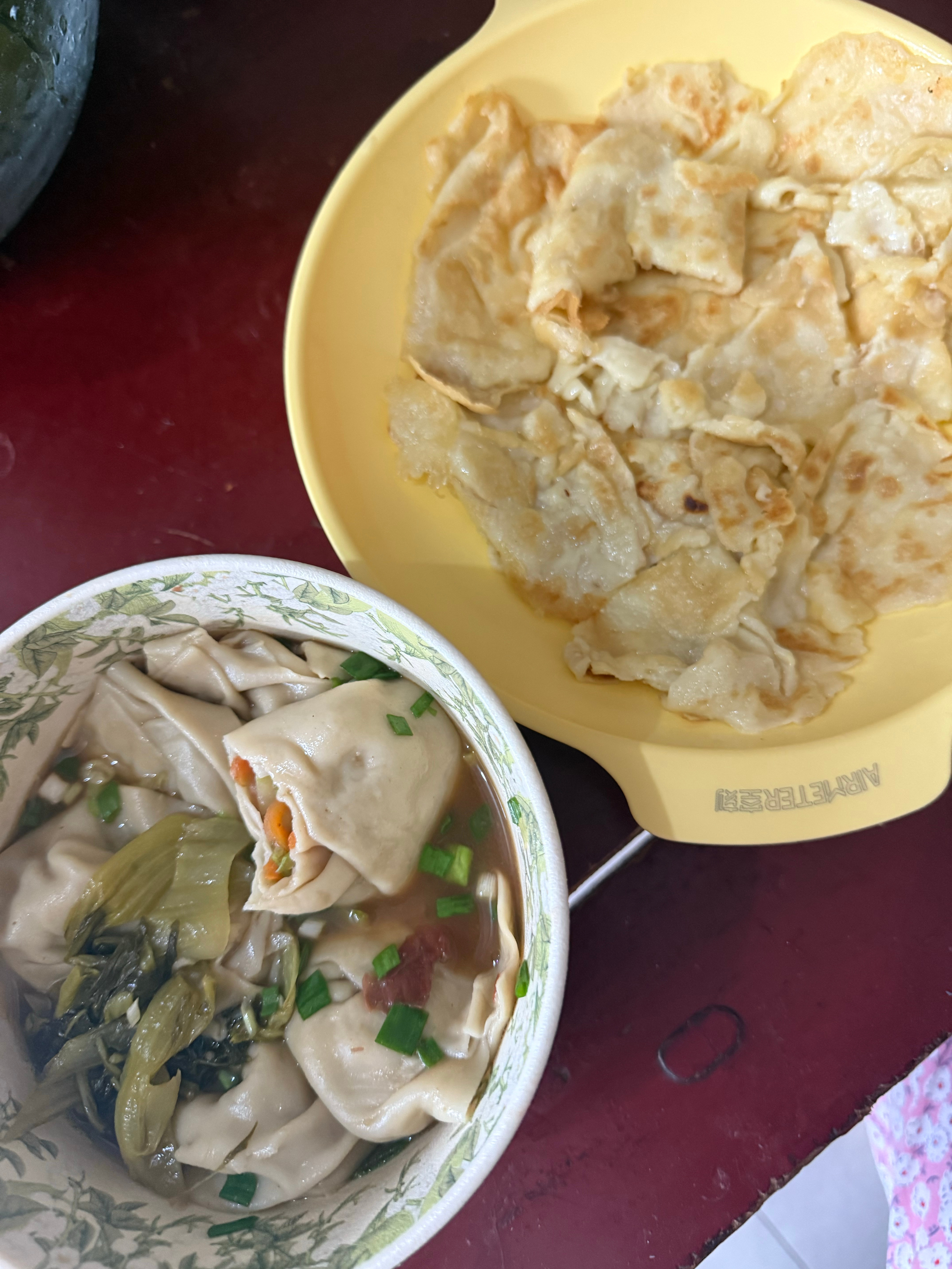 每天吃的都是自己家种的小麦面粉做的各种面食  都太好吃了[哈哈]我小时候一点都不