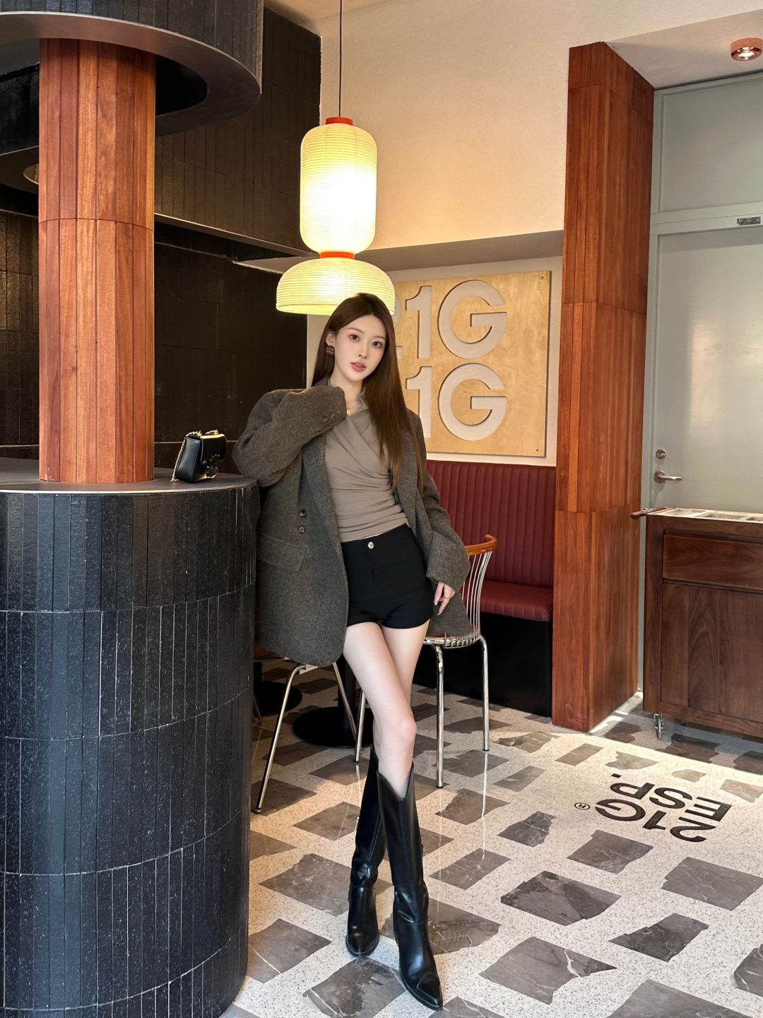 请喝咖啡的漂亮姐姐