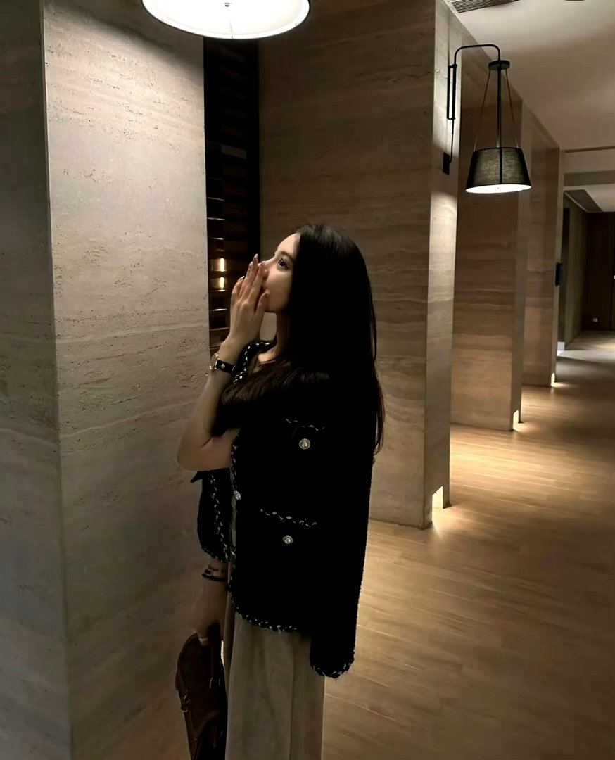 “那些无处安放的情感，就让它，各归各位吧，你别来，我一个人也无恙。” ​ ​​​