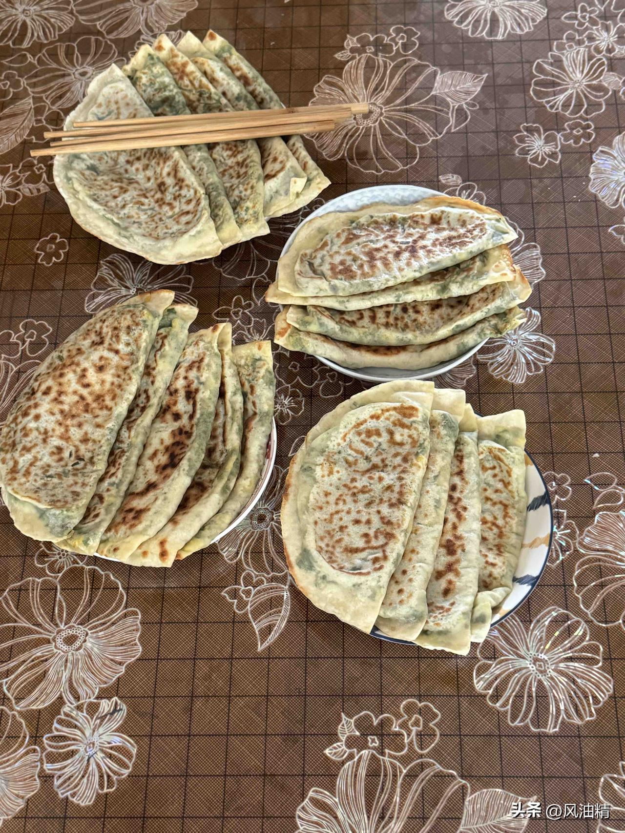 今天做了盒子，盒子又名合子，是北方常吃的一种食物，寓意阖家团圆、和和美美。