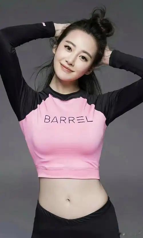 近日，李纯和马頔这对恋人因“怕累不想办婚礼”的言论引发大众热议。在传统观念里，婚