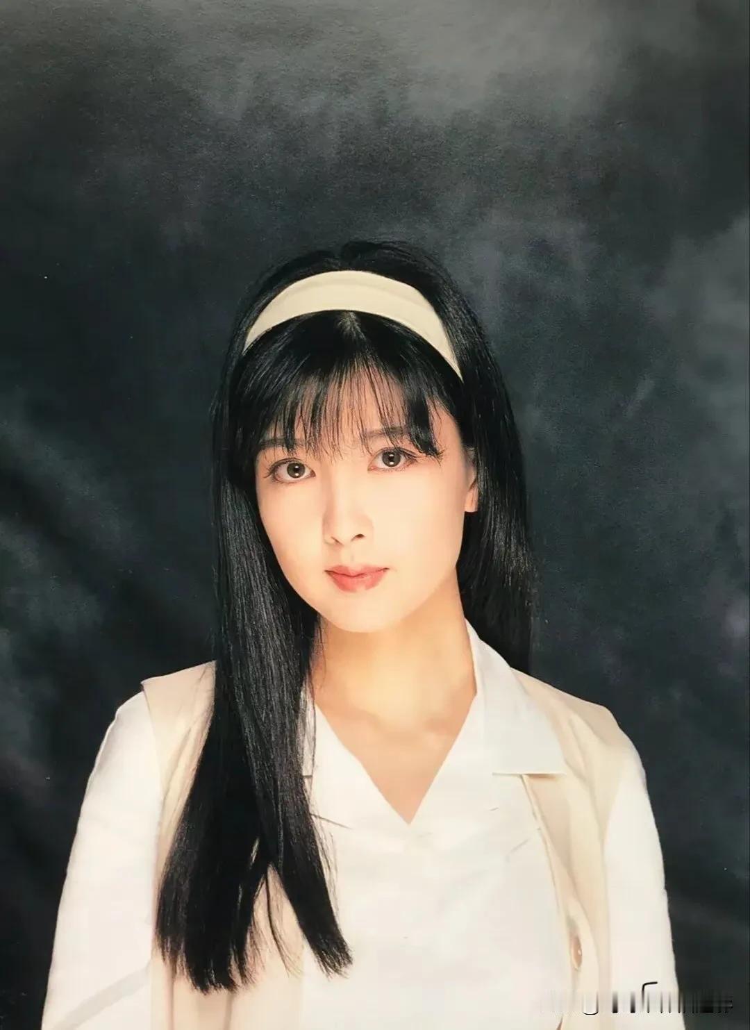 清新脱俗的气质，宛如画中的仙子🌺