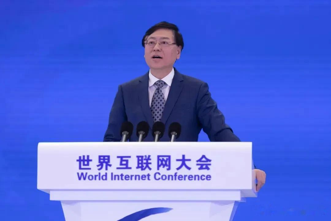Open AI“宫斗”告一段落，AI在科技圈的炙手可热分毫未减。近日，杨元庆在2