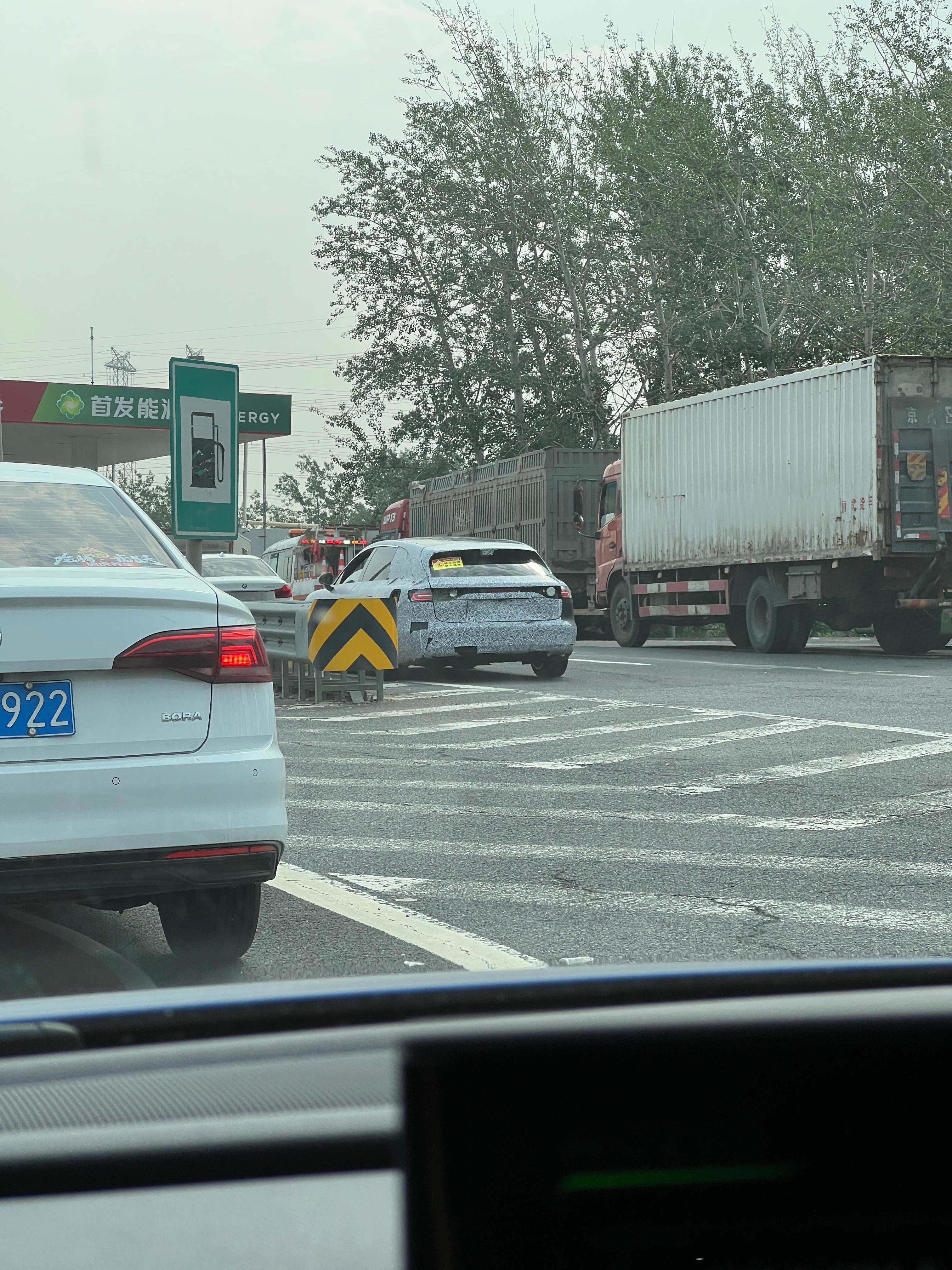 这是什么车的伪装版？怎么有那么一点儿享受界旅行版的感觉呢？我与汽车的日常  ​​