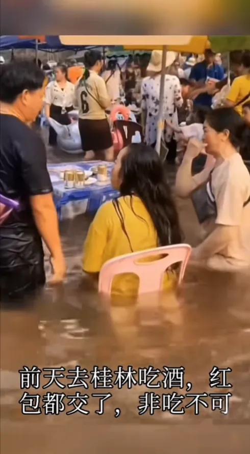 以前只知道有人把吃酒席称之为“流水席”，但不知道有什么说法，看到这样的画面终于明