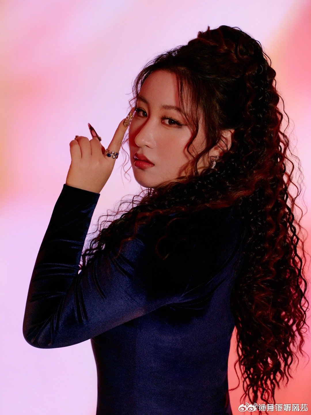 锤娜丽莎这张专辑等了十年 终于等到锤锤的专辑！不再只是综艺里的搞笑担当，她认认真