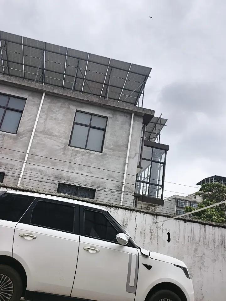 还能相信天气预报吗？
    前天预报下一天一夜的雨，我赶忙请假，结果一滴没下；