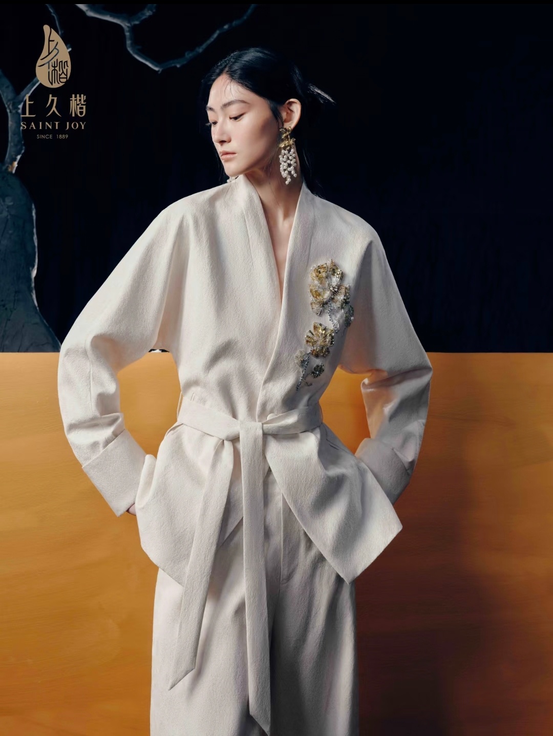 赵丽颖身着SAINT JOY 上久楷2026春夏系列出镜品牌短片 