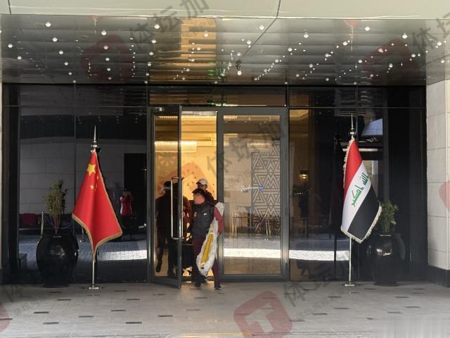 国足U23首个对手伊拉克队推迟至6日抵达，俱乐部拒不放人