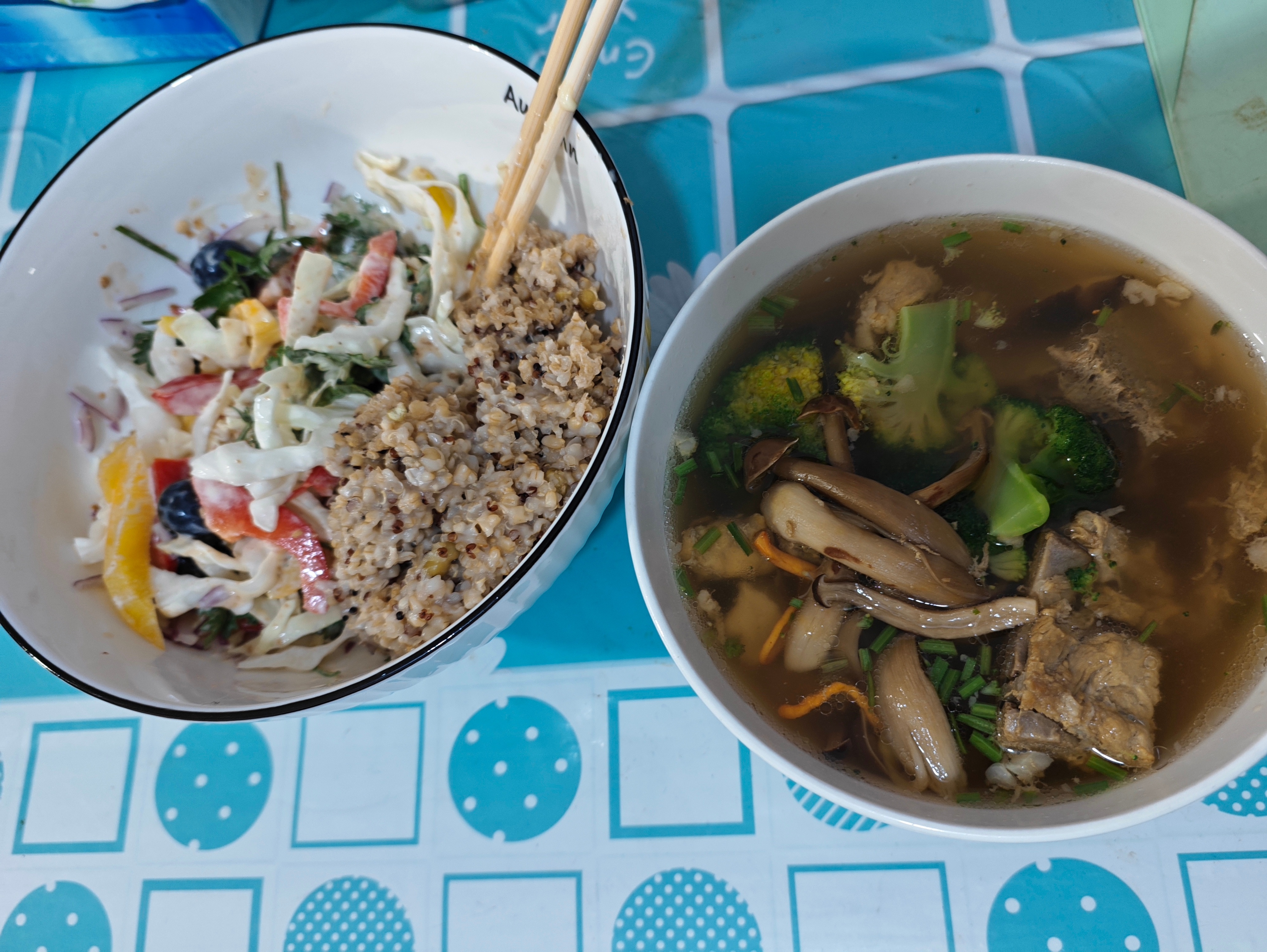 我TM简直是先天吃减脂餐圣体就这凉凉的草，拌上一硬硬的糠天天吃我都吃不腻小时候爸