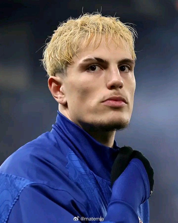 河床 🚨💣 最新消息：河床已就今夏租借亚历杭德罗·加纳乔一年的可能性直接与其