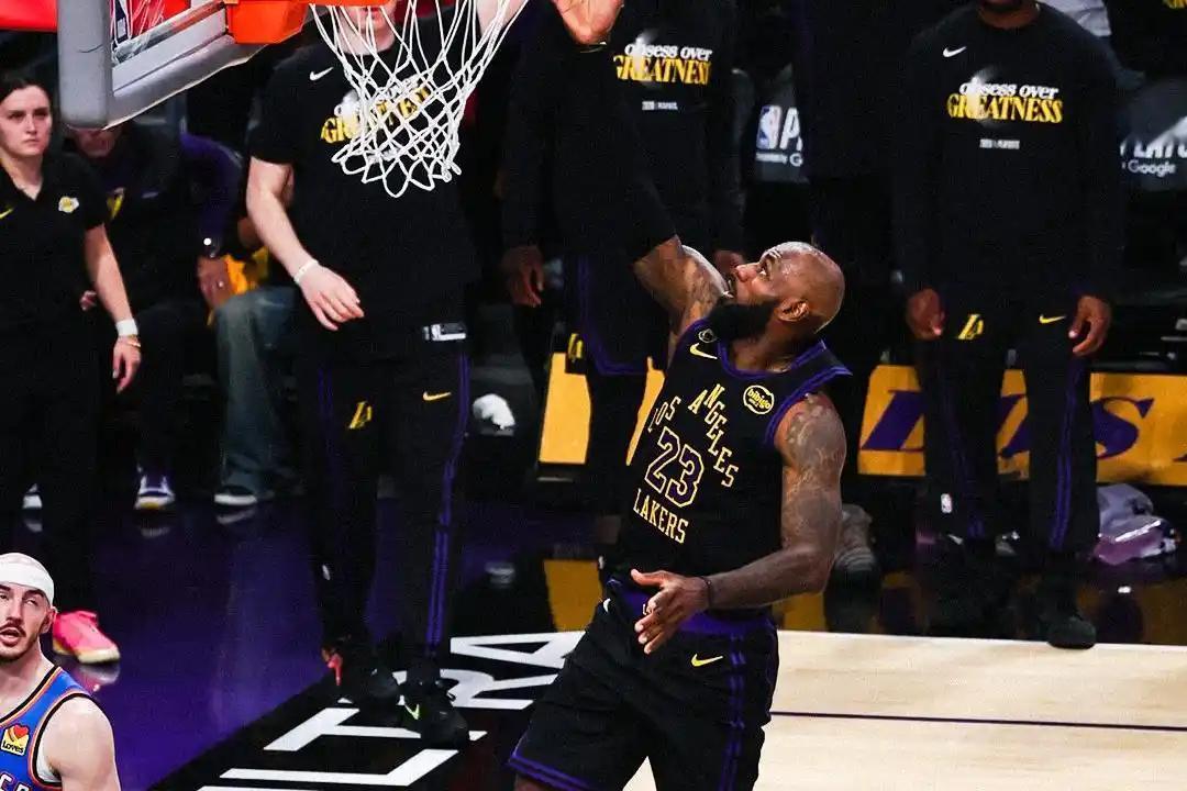 詹姆斯退役了，你还会看NBA吗詹姆斯从16岁就看他的比赛了，看了整整20年，他依