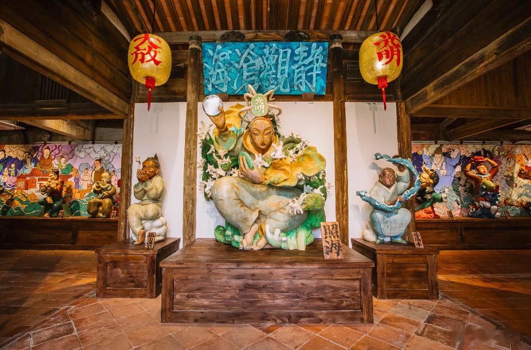 80后女生在福建造神仙屋世界罕见 80后艺术家文那，曾以天马行空的神仙主题壁画闻