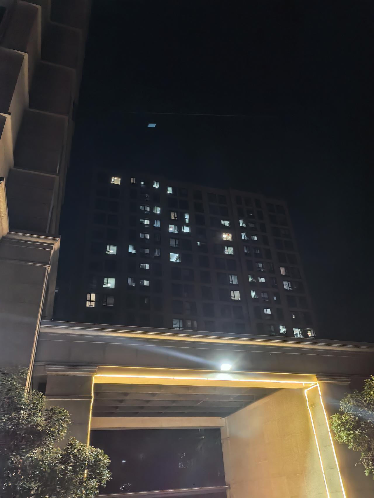 现在很多人喜欢嘲笑那些在高位买房的人，有什么可嘲笑的？现在跌了，也许将来又会涨了
