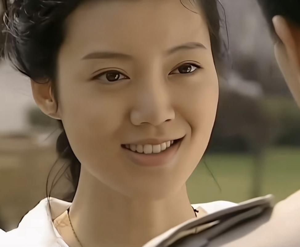 没准儿哪天这门铃一响啊 
我喜欢的女孩儿就出现了 
话音刚落门铃就响了， 男子无