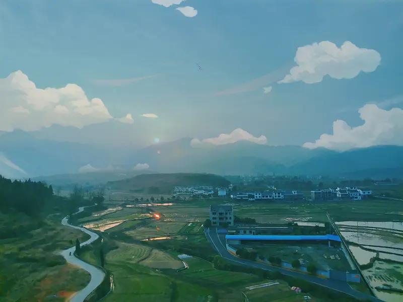 官渡之战（公元200年）是曹操统一北方的关键战役。面对兵力数倍于己的袁绍，曹操通