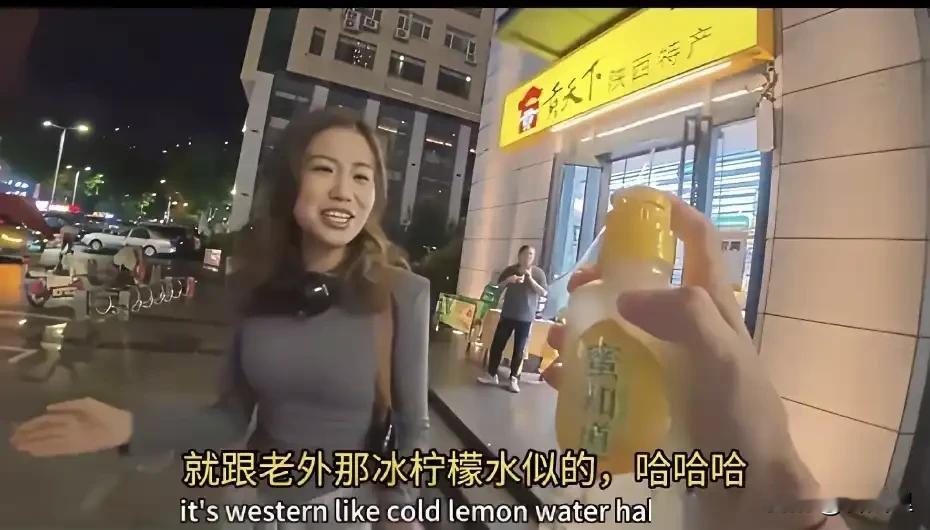 单说西安这桩事，国外网红当天就把那位英语女教师拉去酒店同框，拍出来的视频满是侮辱