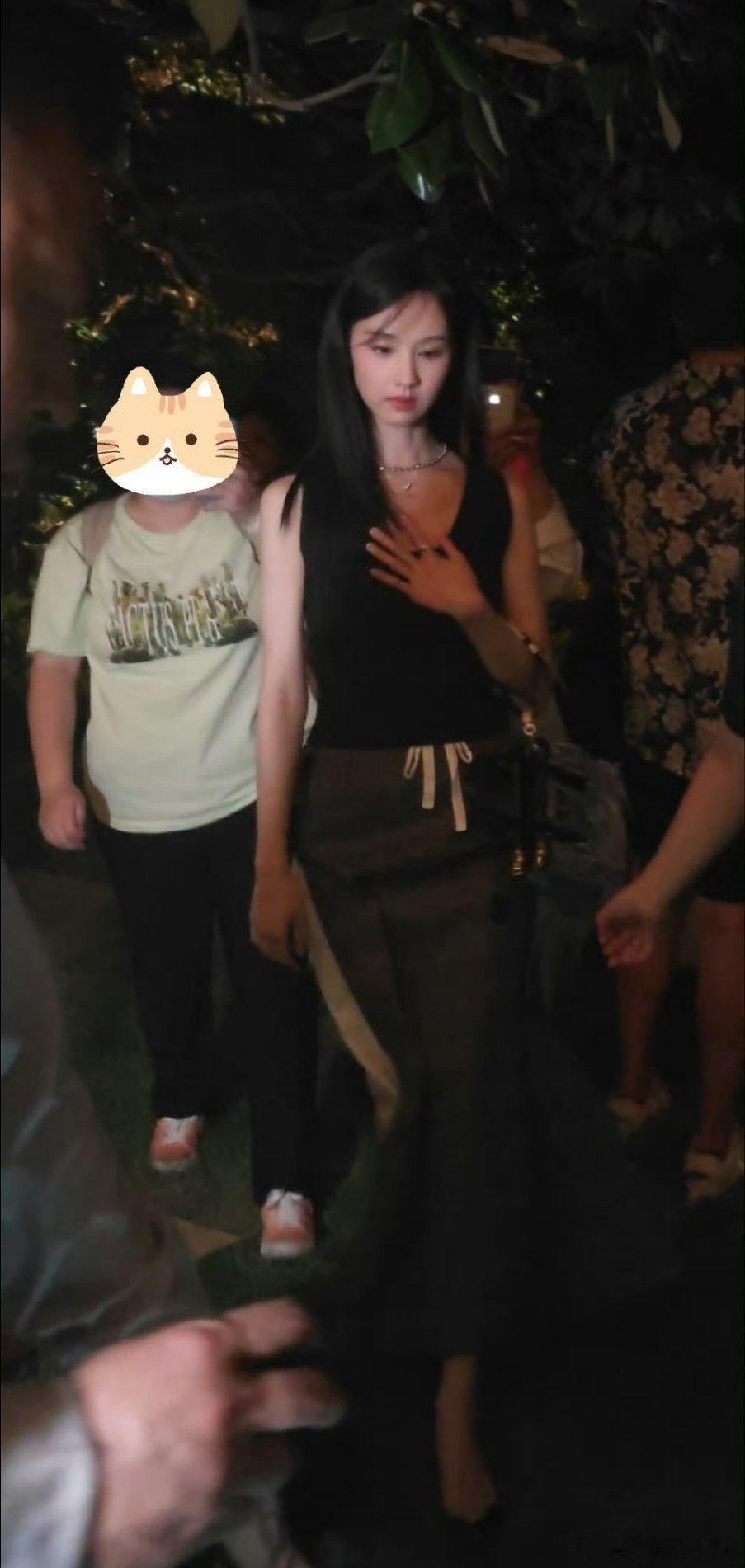 不愧是陈都灵 一点也不害怕打光 ​​​