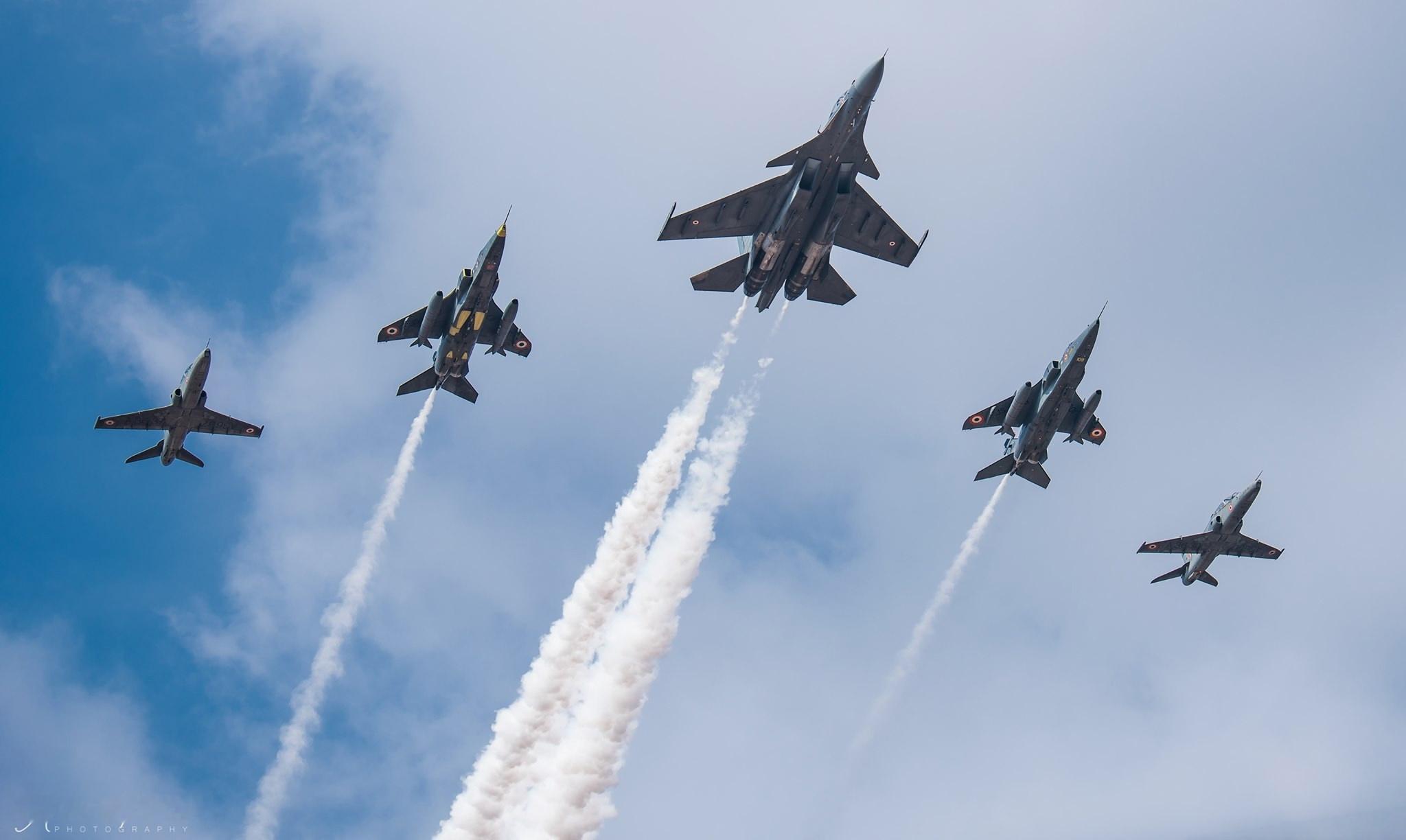 苏霍伊影像集  印度空军的Su-30MKI、“美洲豹”攻击机、“鹰”式教练机 