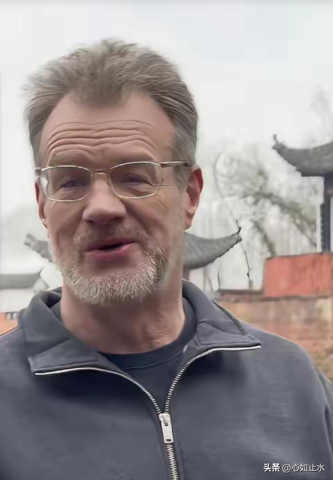 61岁的大山近照，老相扑面而来。

许多看他上春晚长大的观众，一时没认出。这位曾