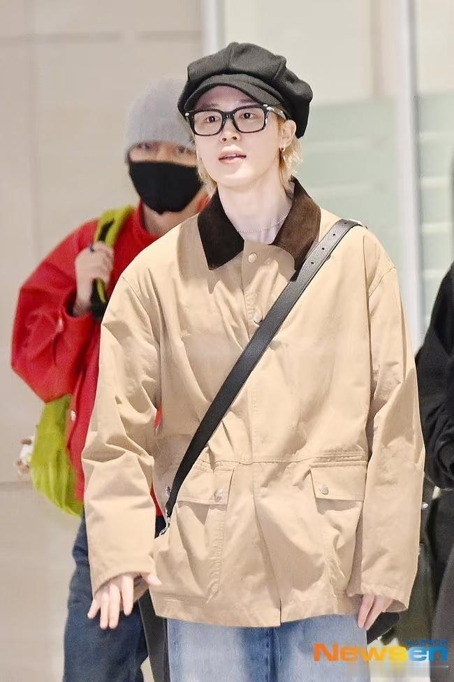 韩媒再次为昨天jinin的机场造型和影响力爆灯ing朴智旻