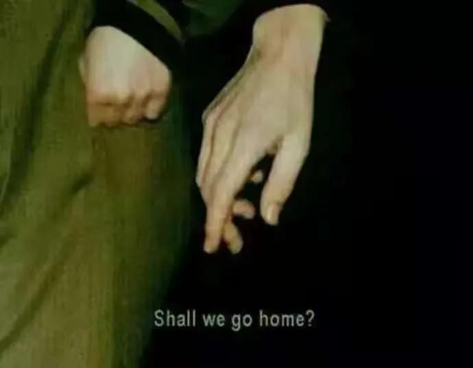 普通人是没有爱情的
普通人所谓的爱情
说白了就是没能力换掉对方
只能湊合着过日子