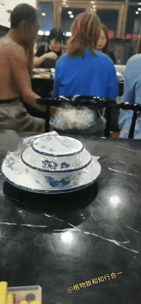 林子大了，
什么鸟都有，
如果他的父母看到了，
会怎么想？