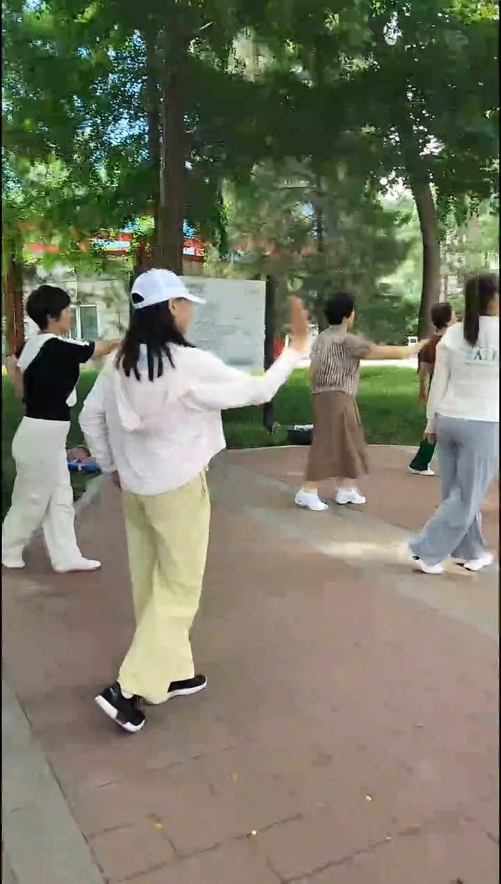 我会一直顺顺，顺风顺顺又顺心，天天都有好运，顺吉祥如意事事。