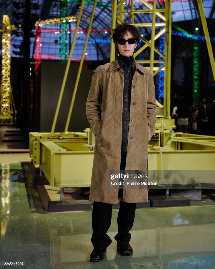 王一博确实是来坐镇的 王一博确实是来坐镇的，王一博巴黎时装周入场直接杀疯了 