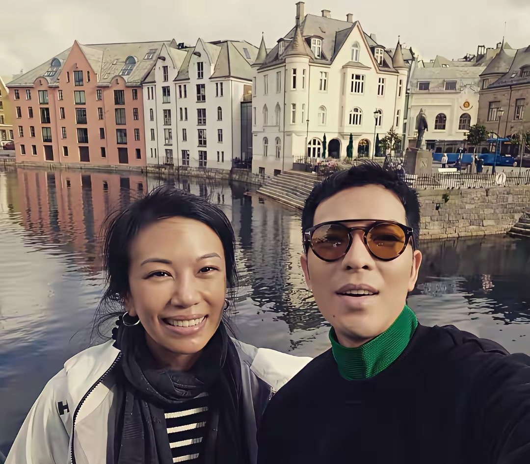 林有慧这个人，不能细看，越仔细看，越会发现她长相平平，稍微一打扮却又感觉她很美，