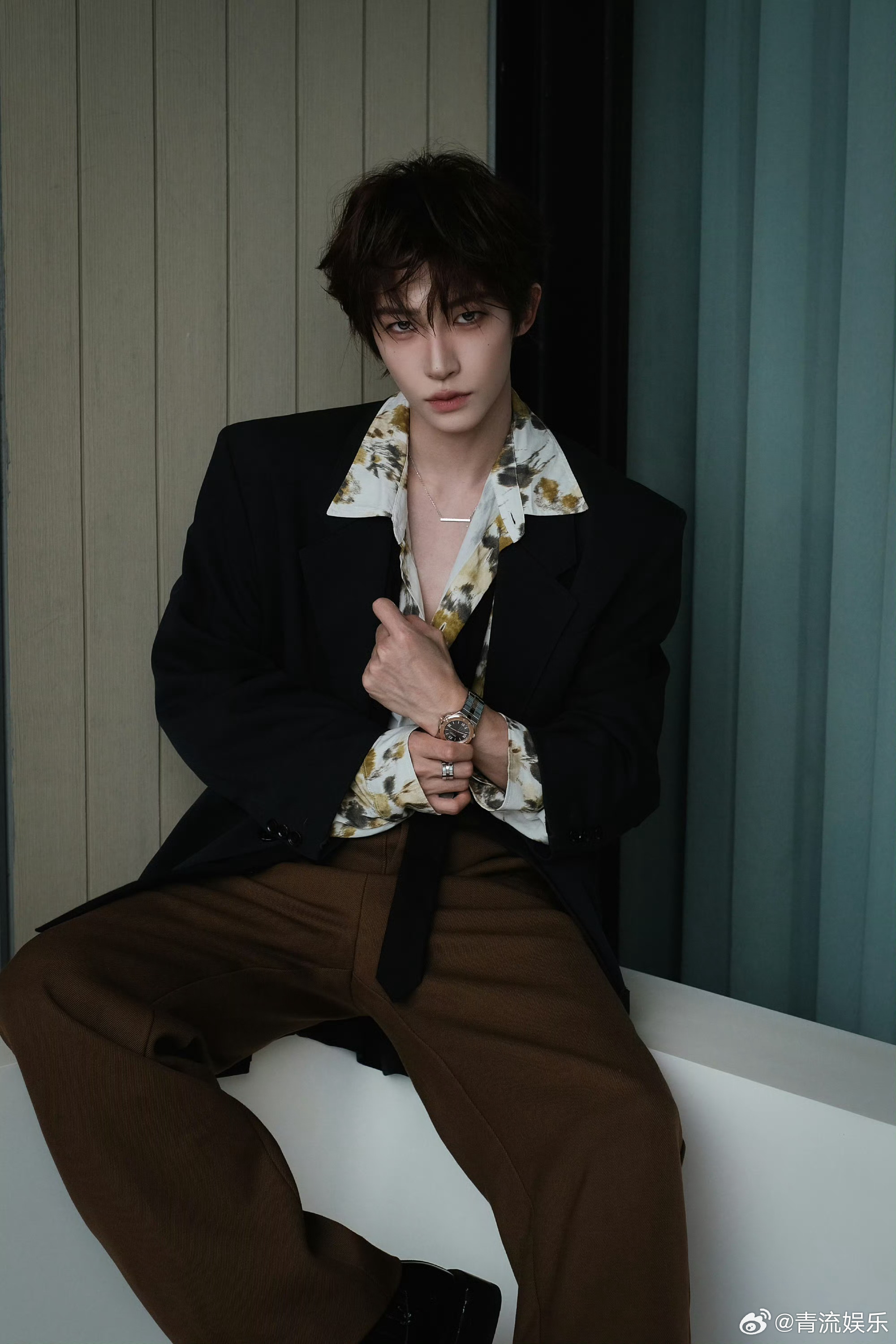 刘宇elle盛典出图刘宇今日ELLE盛典造型简直是神级别！速来查收眼神杀[拜托]