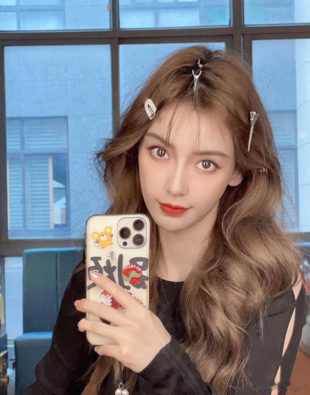 angelababy angelababy ฅ⁺˚ 該怎麼郵寄個擁抱給你⁺˚☆