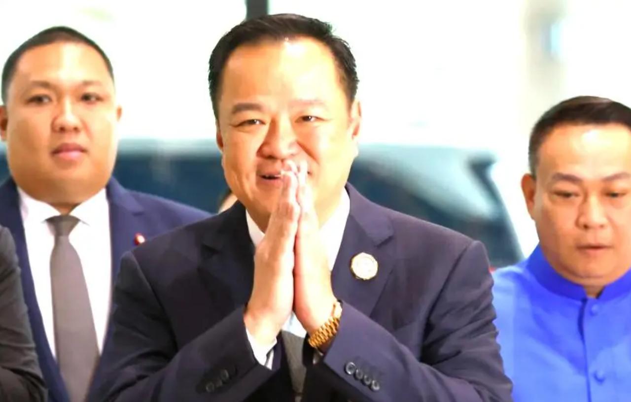 7月27日，泰国总理阿努廷对外发声，澄清政府不会彻底搁置陆桥项目，现阶段仅做冻结
