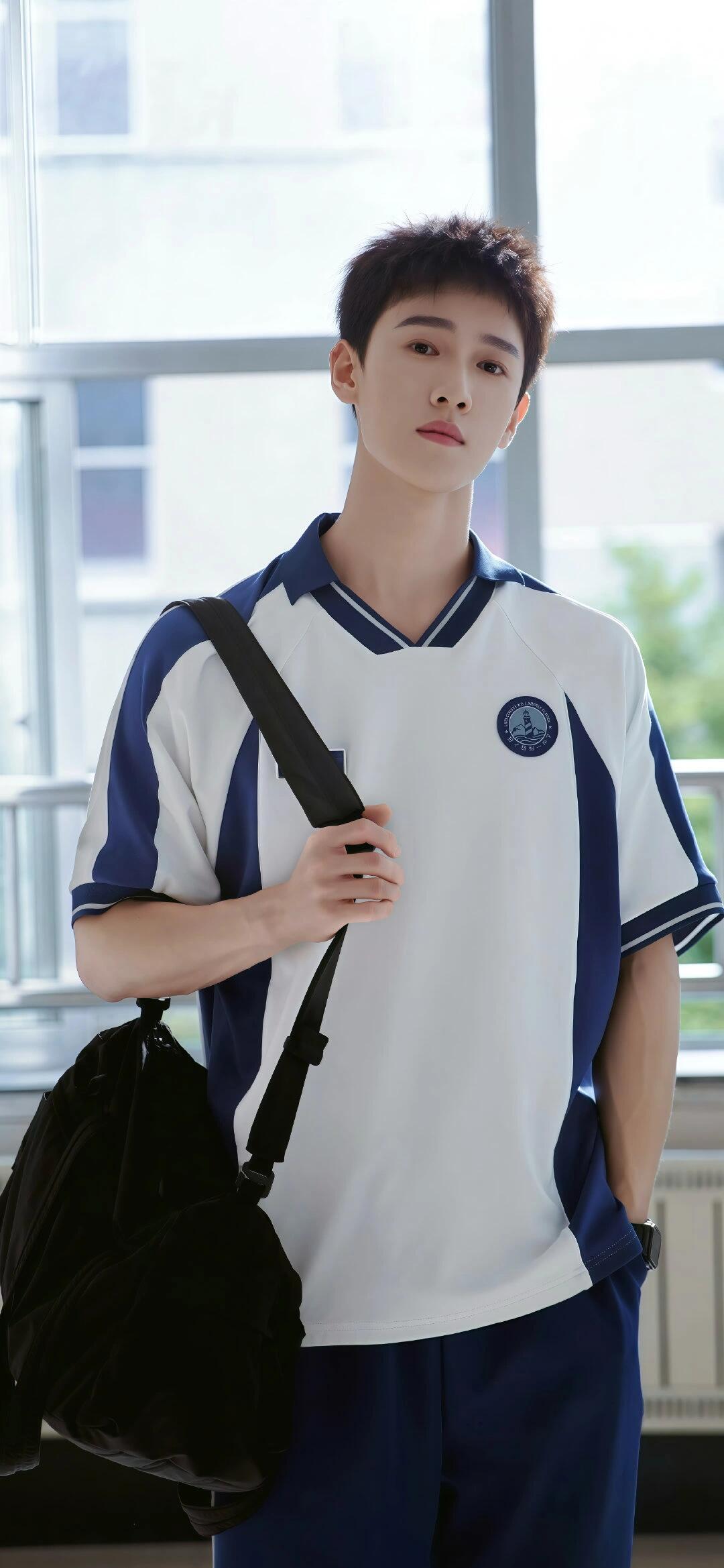 李昀锐壁纸分享好帅😍 